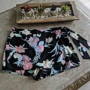 NWOT Luau dress shorts